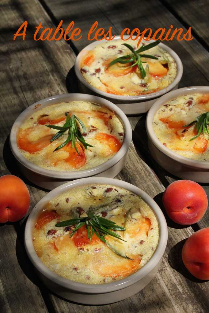 Petits clafoutis aux abricots, amandes et romarin