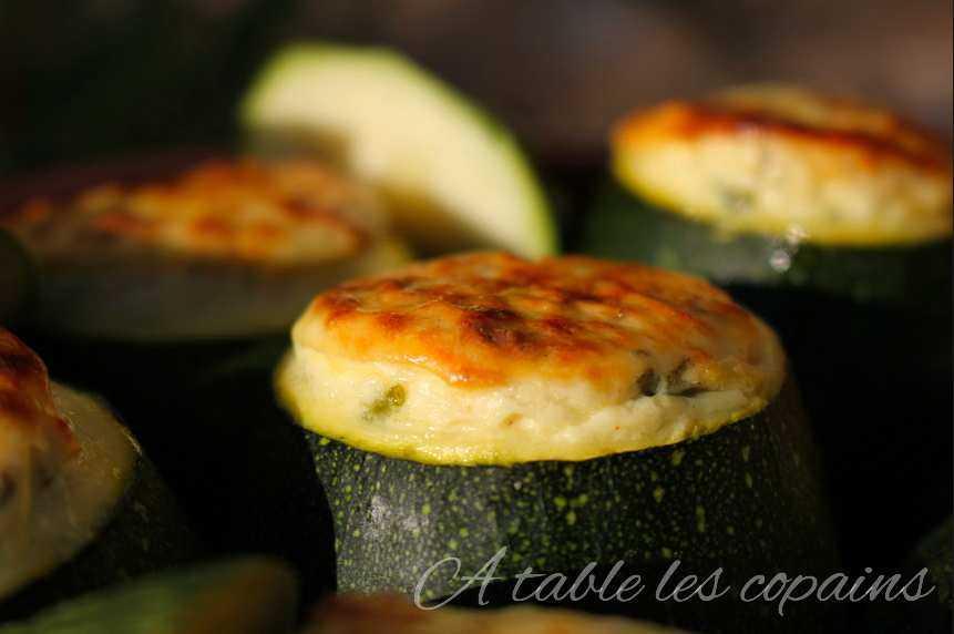 Petites courgettes rondes au chèvre frais, basilic, ciboulette et piment d'espelette