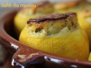 Petites courgettes rondes au chèvre frais, basilic, ciboulette et piment d'espelette