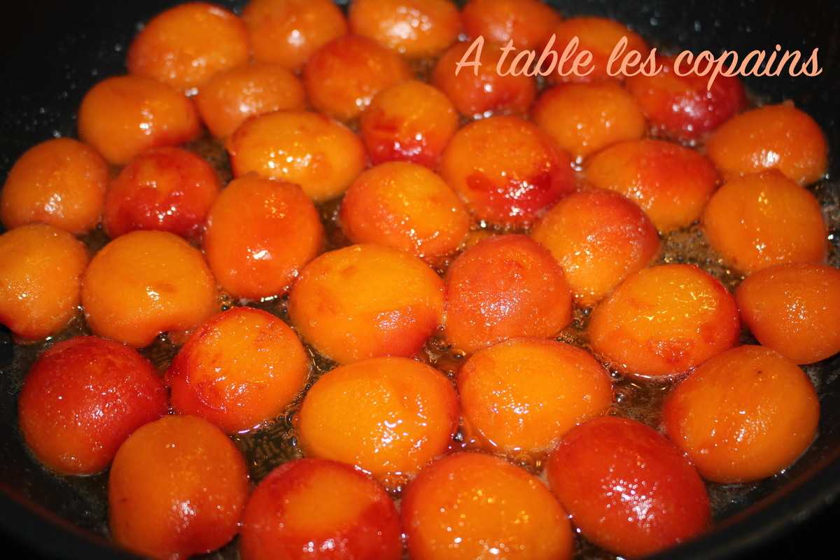 Petits clafoutis aux abricots, amandes et romarin
