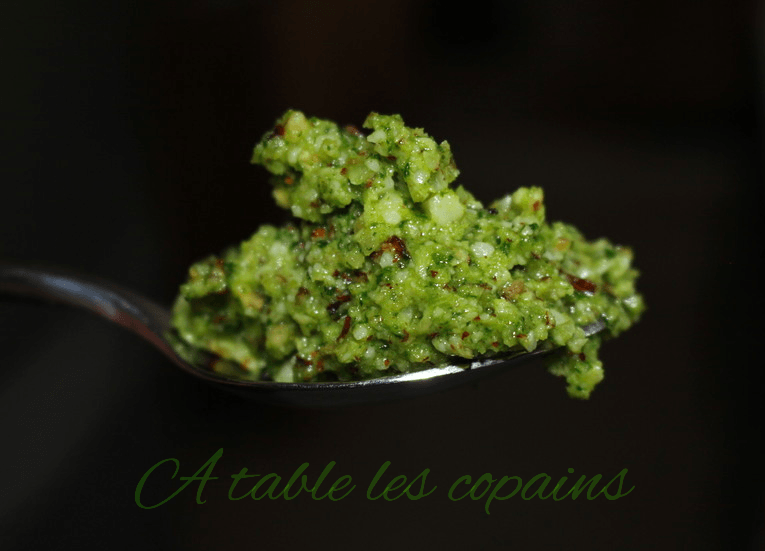 linguines au pesto de fanes de radis, noisettes et parmesan