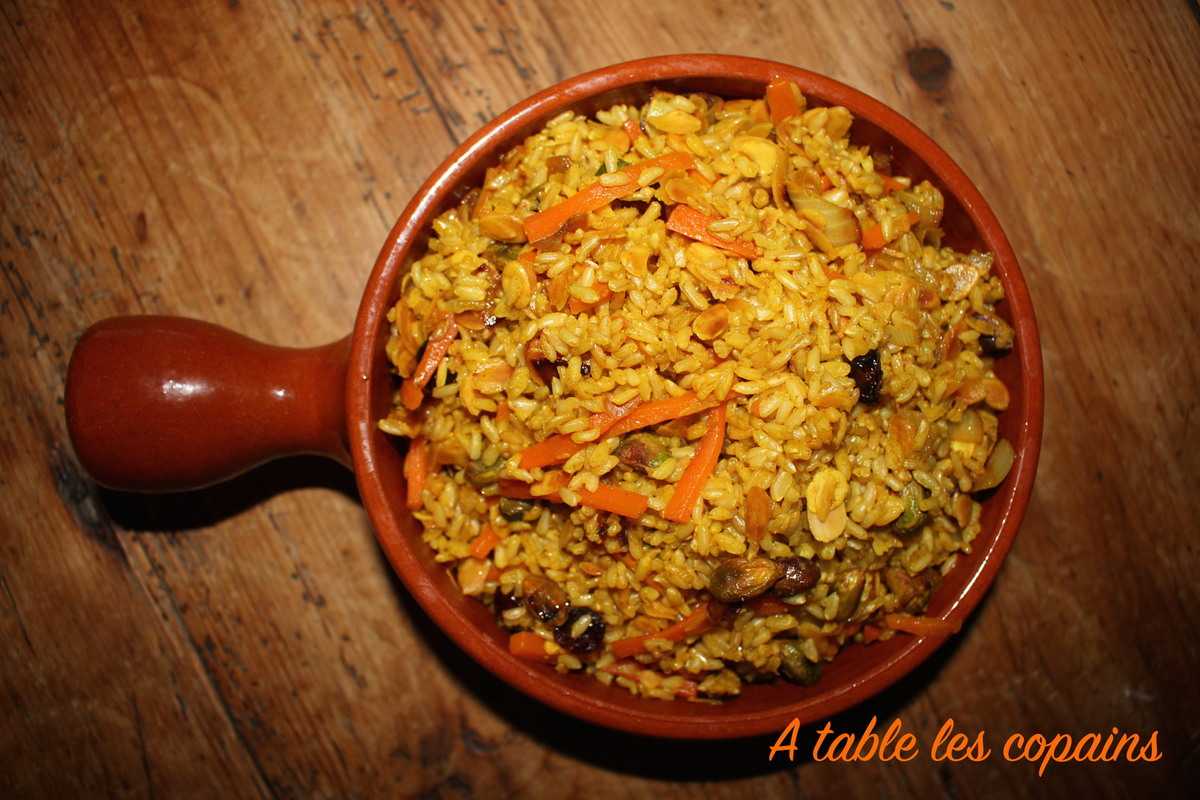 Riz aux épices, carottes à l'orange, pistaches, amandes et fruits secs