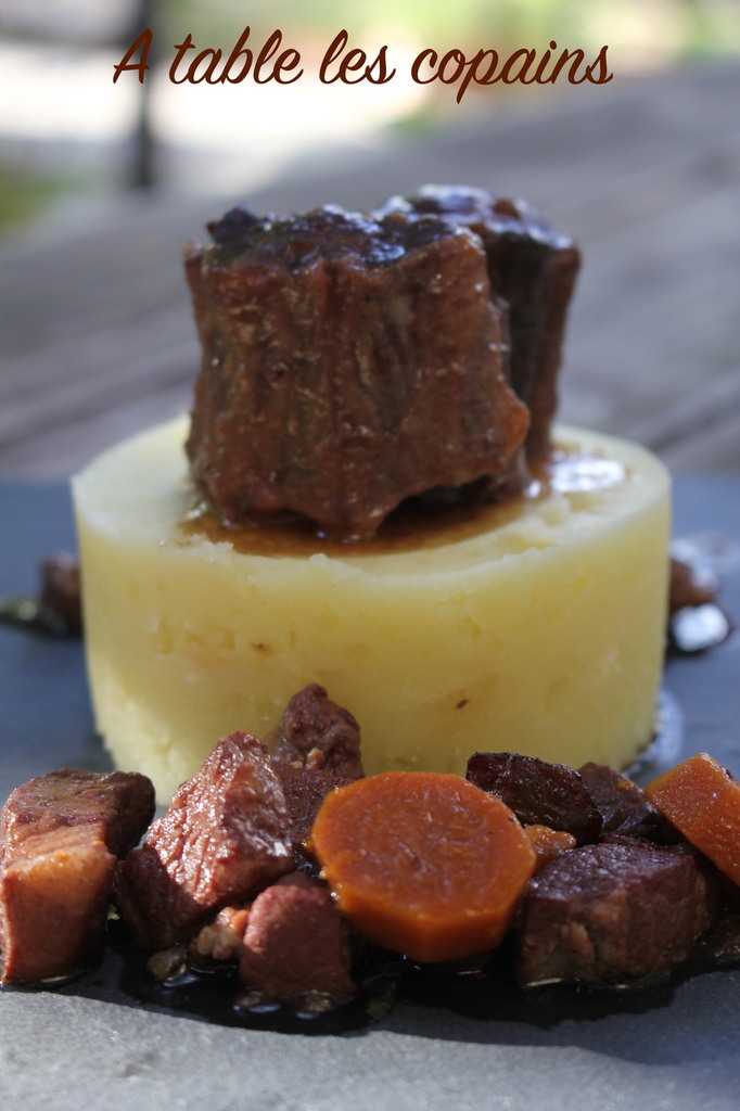 Queue de boeuf en daube, écrasée de pomme de terre à l'ail et huile d'olive