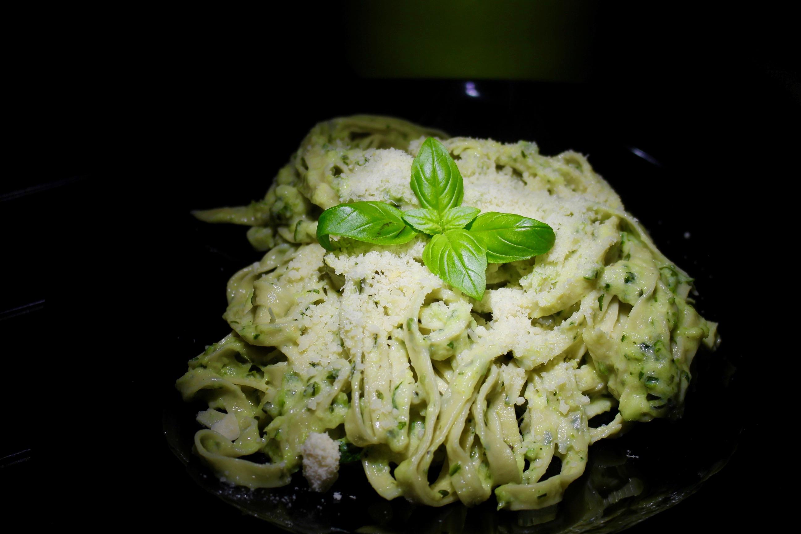 Sauce crémeuse de courgette et basilic pour pâtes - Recette